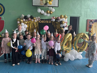 Фотоматеріал розділу «День народження школи»